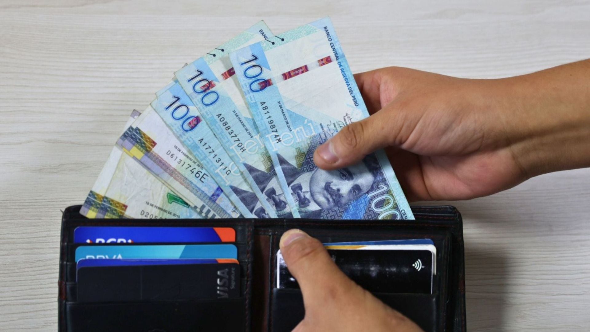 En diciembre ya todos los afiliados podrían haber recibido su primera UIT, pero ahora llega el segundo depósito. - Crédito Infobae/Paula Elizalde