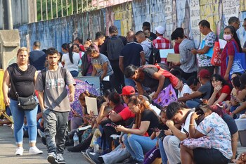 Miles de Migrantes Optaron Por