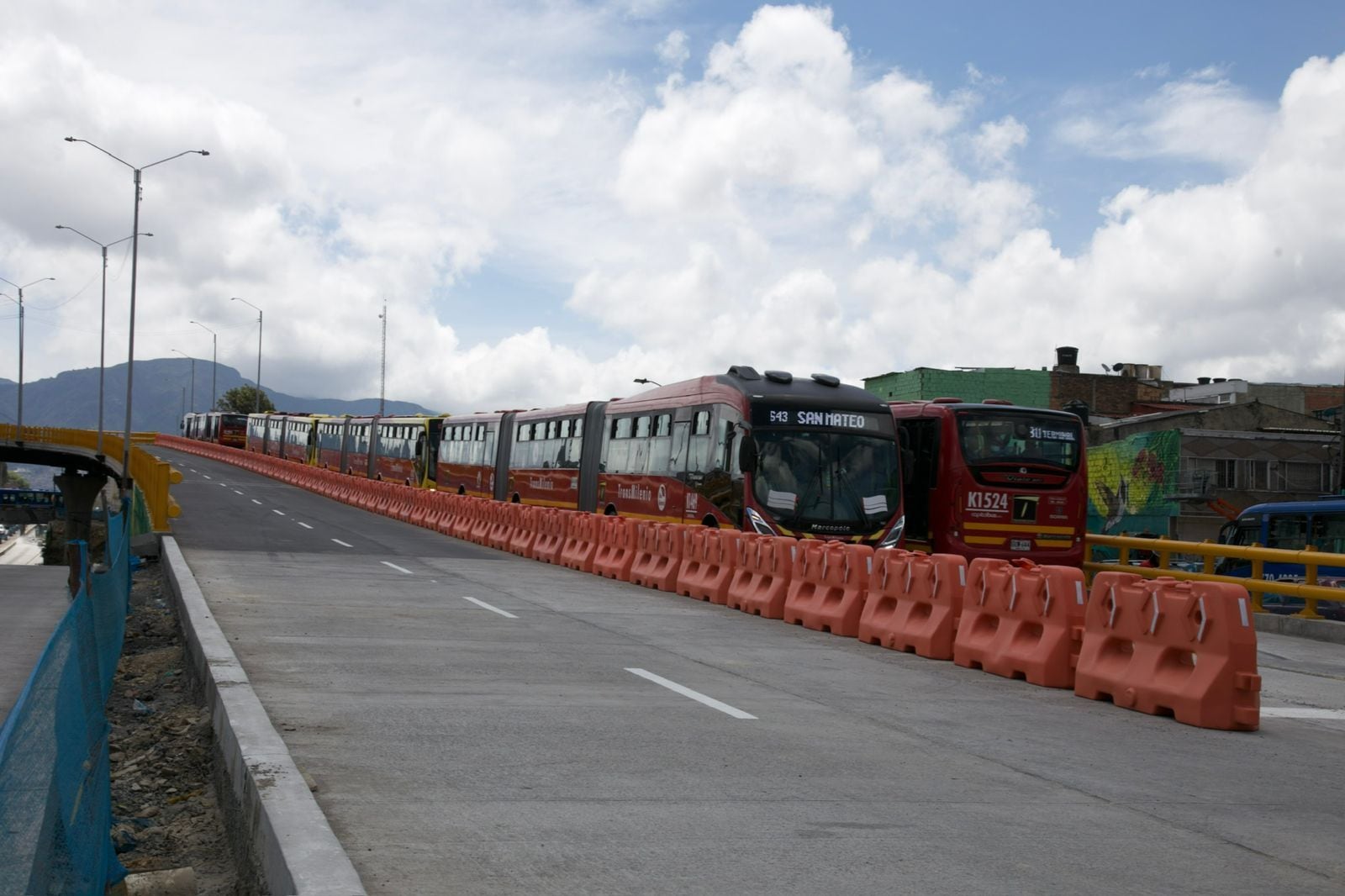 La habilitación parcial del puente de Venecia redistribuye el tránsito mientras avanzan las obras de Transmilenio en la avenida 68 y el paso deprimido - crédito IDU