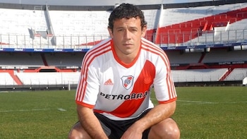 Llegó a River como el “mejor zaguero de Sudamérica”, sufrió el descenso contra Belgrano y ahora cultiva su propia granja en Paraguay