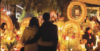 La Secum sugiere a los visitantes trasladarse a pie dentro de las zonas centrales de Tzintzuntzan durante la celebración.
(Foto: Secretaría de Turismo)