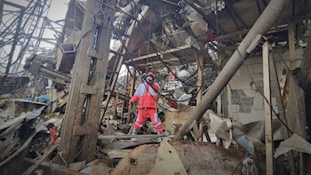 Las autoridades iraníes denuncian dos ataques mortales en zonas residenciales, uno con seis fallecidos