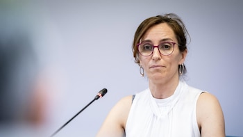 La ministra de Sanidad ayuda a salvar la vida de un hombre que se ahogaba en una piscina natural
