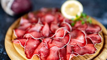 100 gramos de bresaola contienen