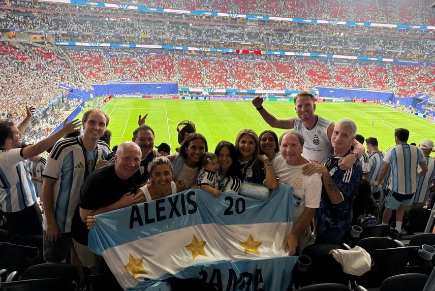 La familia Mac Allister acompañó a Alexis durante el Mundial 2026 con la selección argentina (@macallisternico)