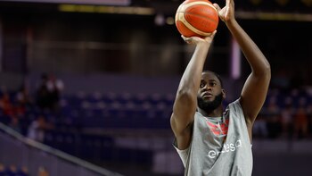 Garuba tendrá un contrato estándar