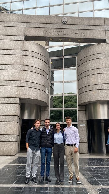 Parte del equipo después de