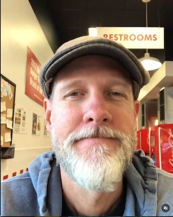 Tom Dumont declaró que la enfermedad está en una etapa temprana y su habilidad para tocar la guitarra no se ha visto afectada. (Instagram)