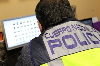 Un agente de la Policía