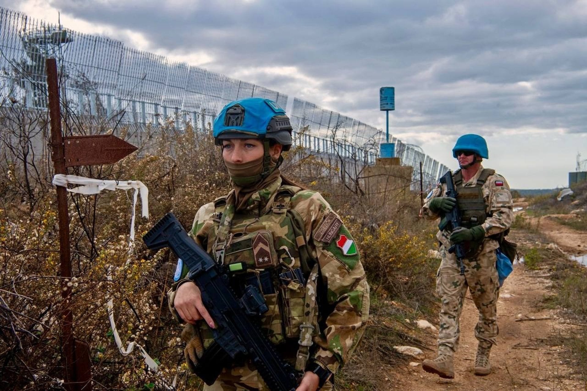 Militares de la FINUL en el sur de Líbano (archivo).
La Fuerza Interina de Naciones Unidas en Líbano (FINUL) ha advertido este lunes de que cualquier tipo de presencia militar israelí al norte de la Línea Azul fronteriza supone una violación de las condiciones de la Resolución 1701 y por tanto es ilegal.
POLITICA ORIENTE PRÓXIMO ASIA LÍBANO
FINUL