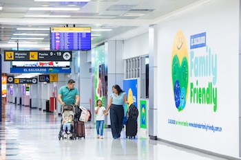 Aeropuerto salvadoreño recibe sello Family Friendly