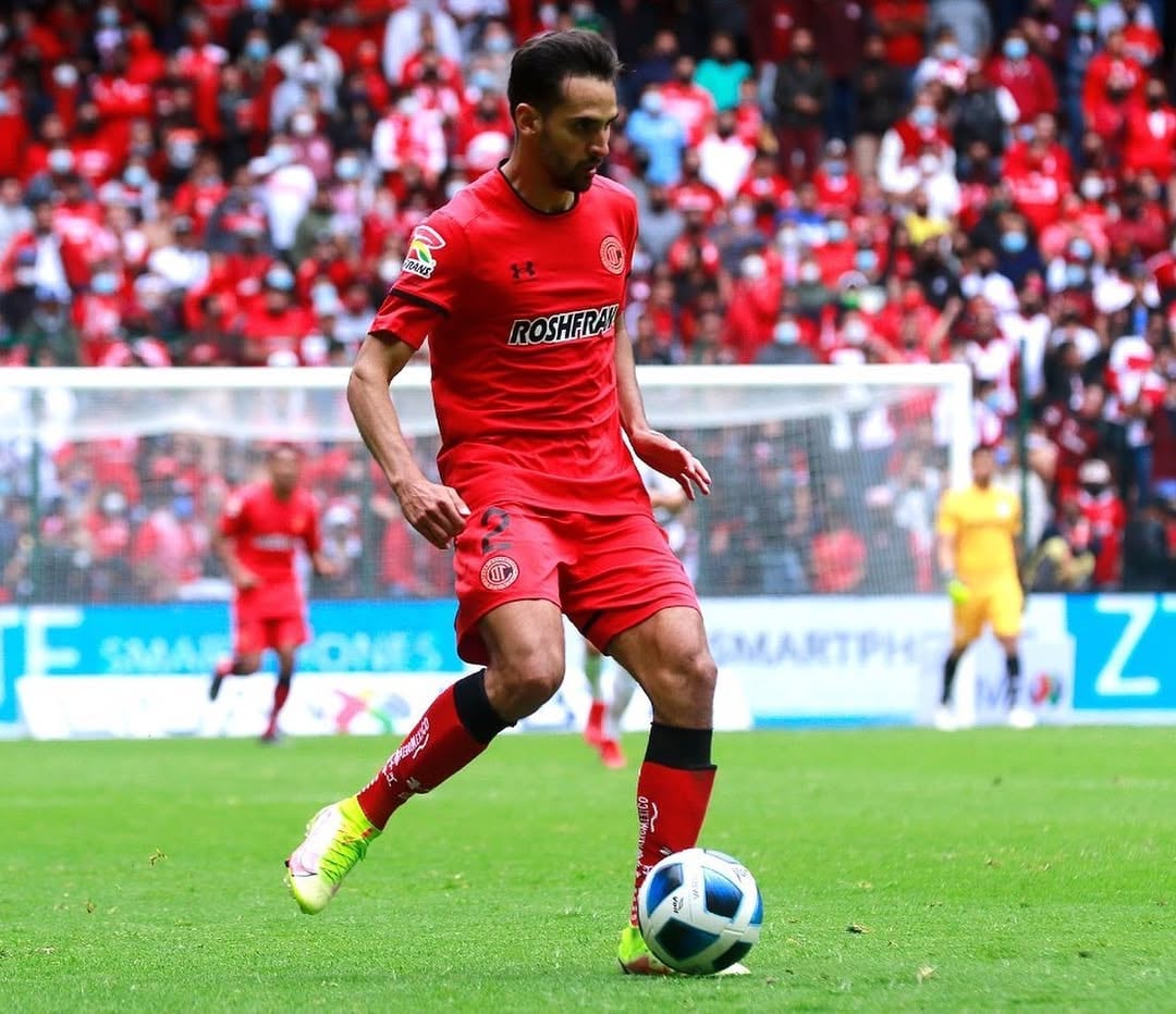 La carrera del futbolista lo ha llevado a recorrer varios equipos de la Liga MX. (IG Raúl López)