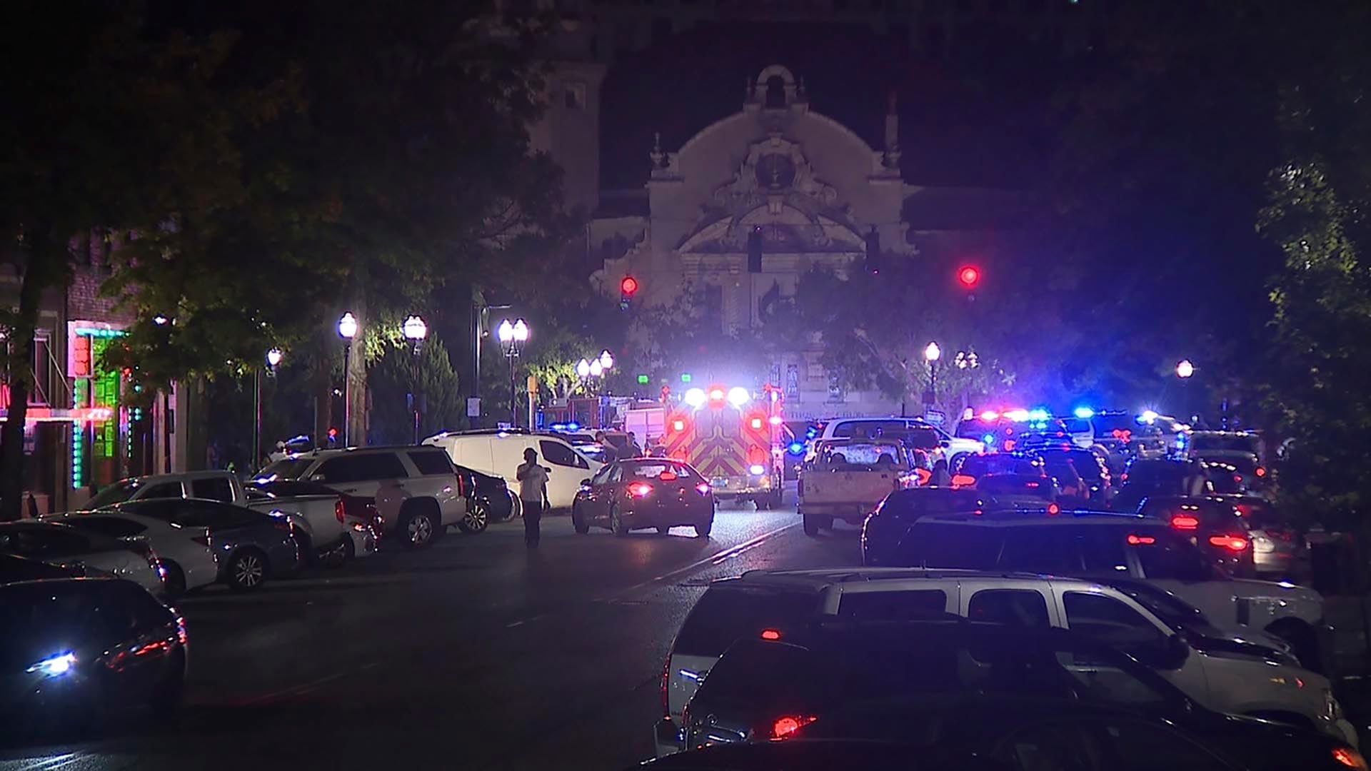 Imágenes tras un tiroteo en Birmingham. (Bill Castle/WBMA via AP)