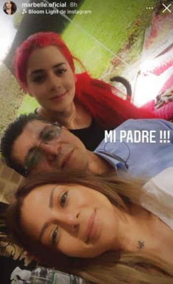 Marbelle junto a su padre