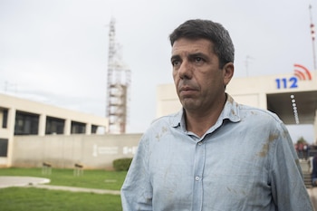 El expresident de la Generalitat Valenciana, Carlos Mazón, durante una visita al centro de coordinación de emergencias 112 (Europa Press)
