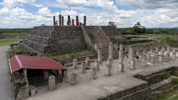 El INAH descubre lápidas de atlantes y relieves toltecas en Tula, Hidalgo