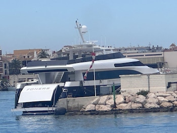 El 'Foners', en el puerto de Denia