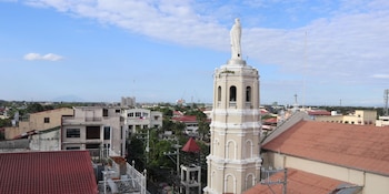 La iglesia de Barasoain, principal ícono patrimonial de Malolos, fue escenario del Congreso Revolucionario Filipino y símbolo de la democracia (Wikipedia)