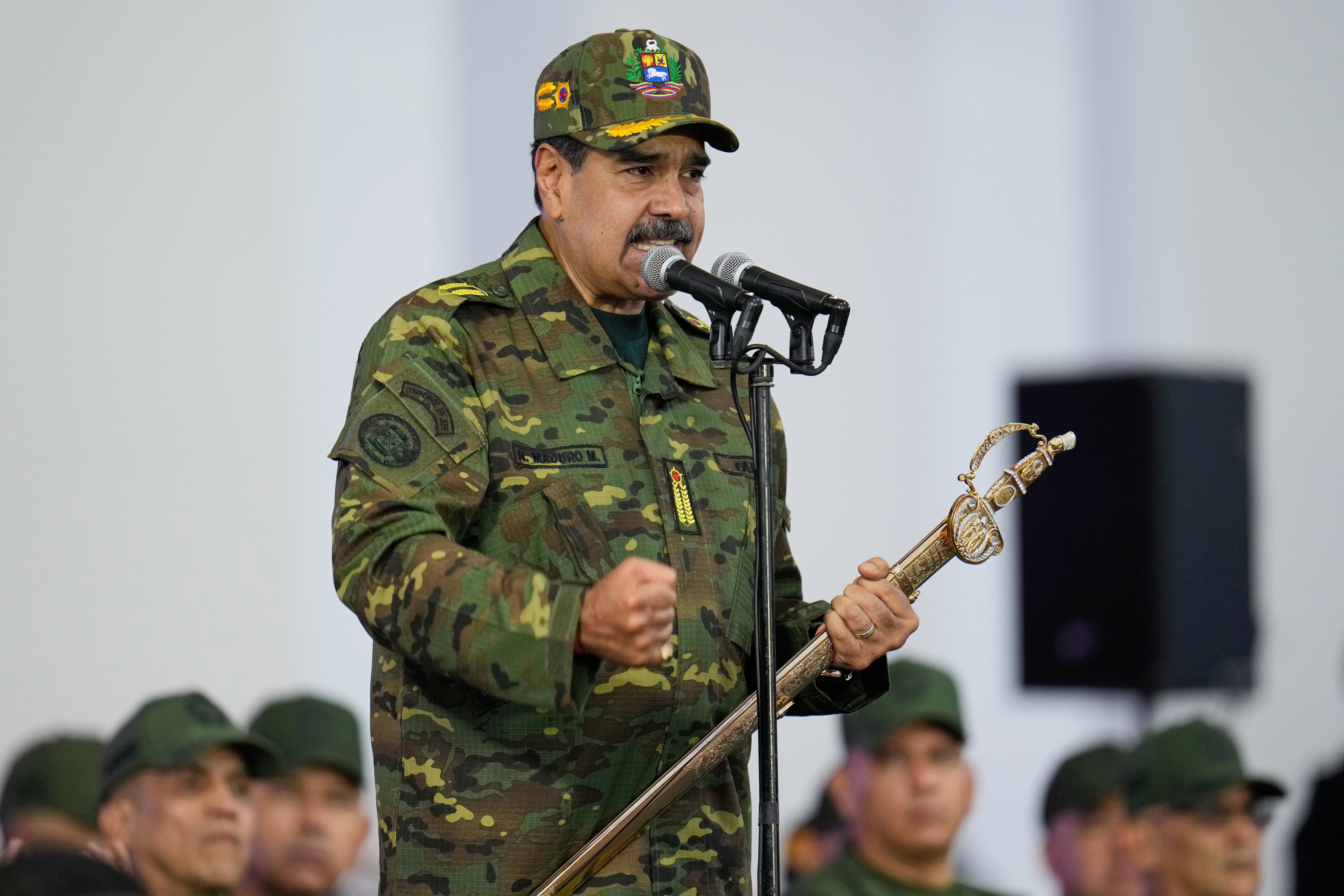 El dictador venezolano, Nicolás Maduro, habla durante una manifestación cívico-militar organizada por el régimen en Caracas (Foto AP/Ariana Cubillos)