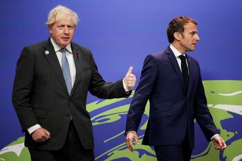 Boris Johnson y Emmanuel Macron en la COP26 in Glasgow, el pasado 1 de noviembre (Christopher Furlong/REUTERS)