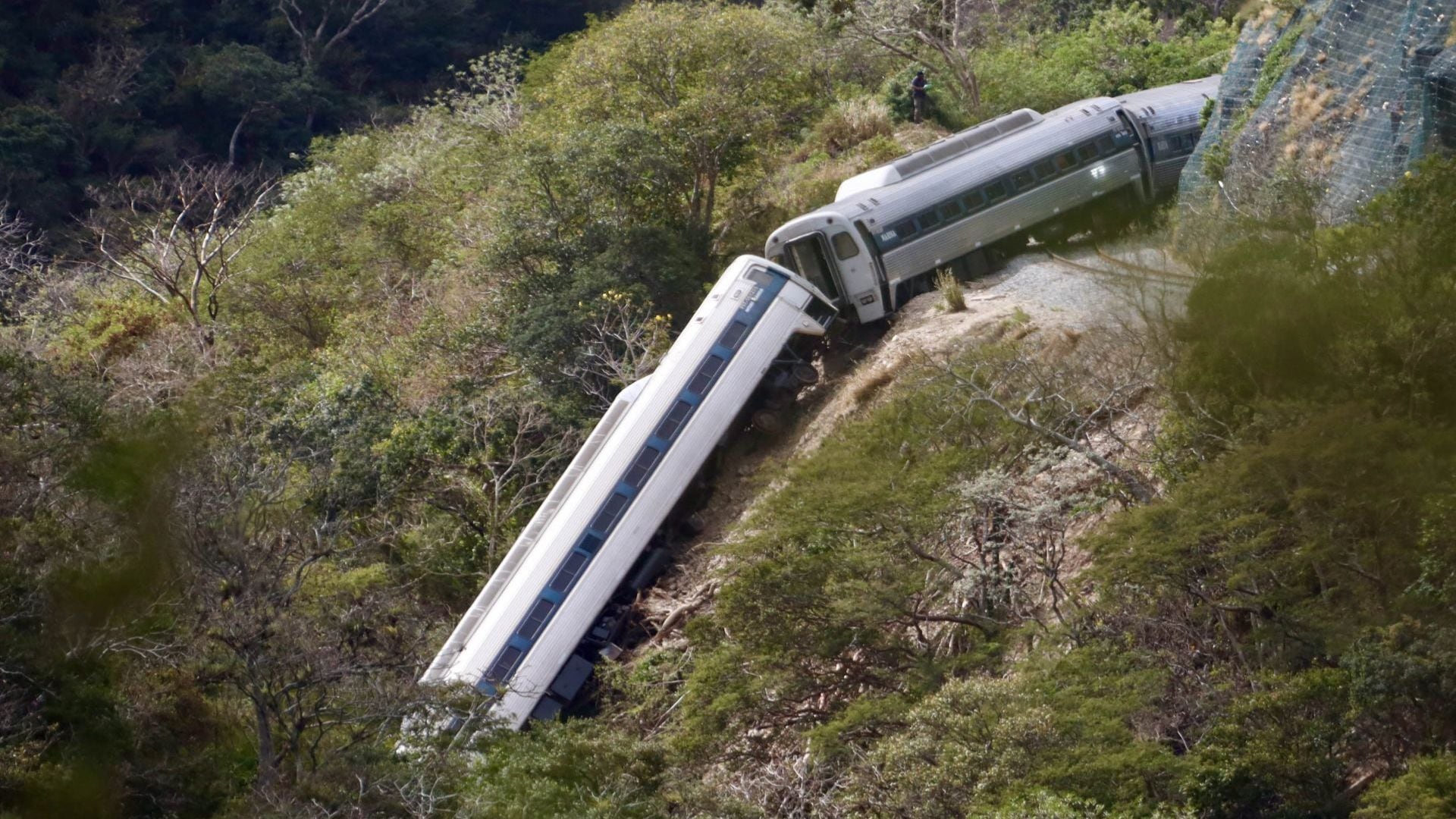 El descarrilamiento del Tren Interoceánico en Oaxaca, que dejó 14 personas muertas, fue consecuencia de exceso de velocidad, según la FGR. (CUARTOSCURO)