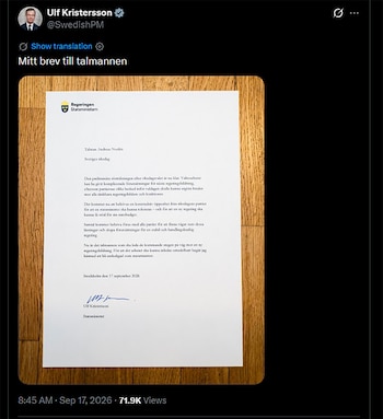 Una publicación de la red social X escrita por Ulf Kristersson adjunta una carta impresa y firmada sobre una superficie de madera