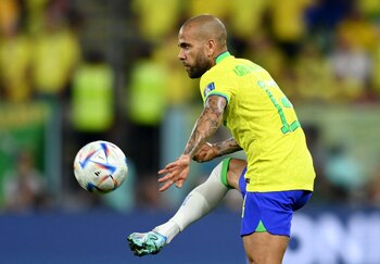 Dani Alves tuvo minutos en