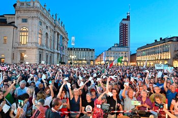 Manifestación convocada en Turín contra