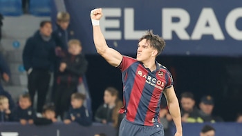 La vida de Carlos Espí más allá del fútbol: de recorrer cada día 160 kilómetros para tocar el oboe a ser jugador del Real Madrid con 21 años