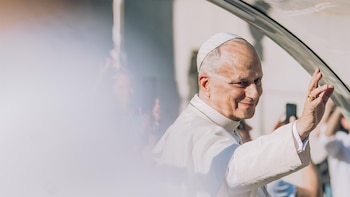 Robles acompaña mañana al Papa a visitar a los voluntarios en Ifema y Arcadi España le recibe en Barcelona