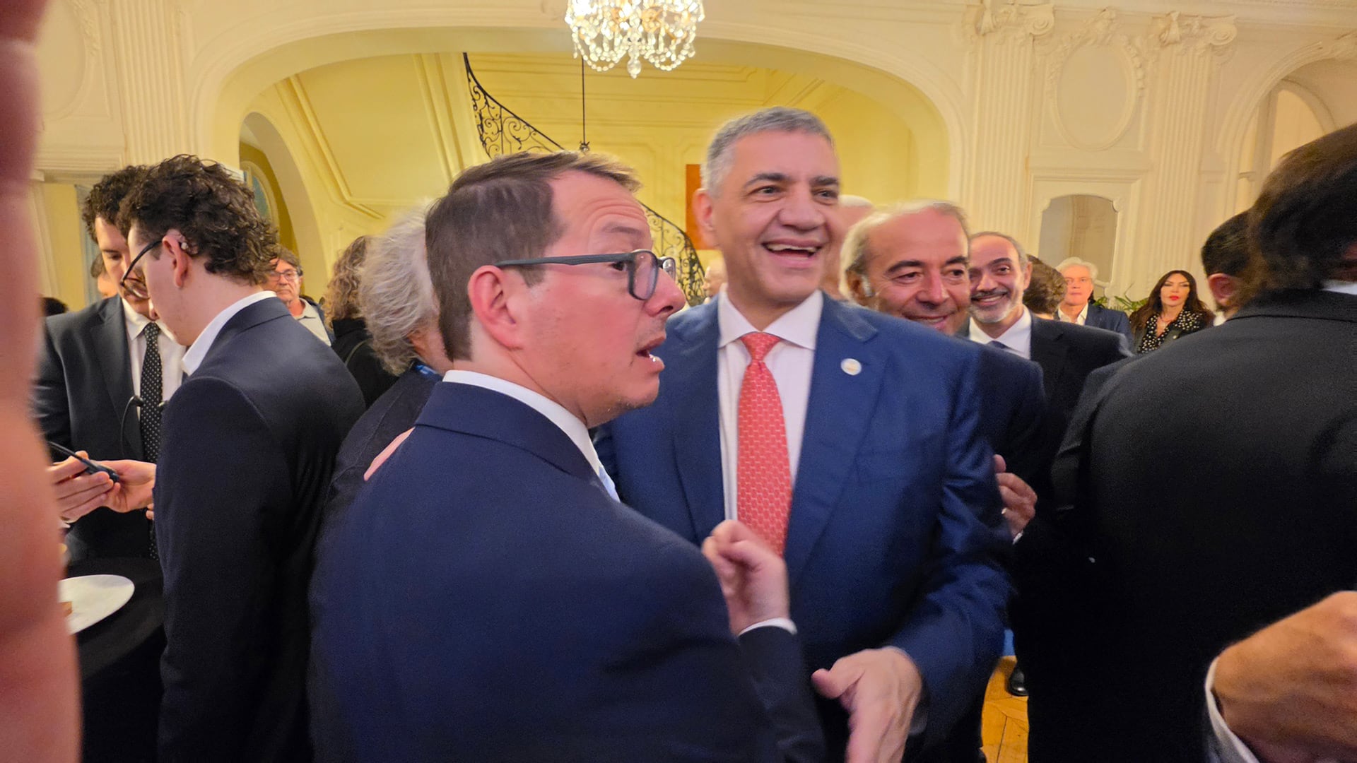 El secretario de Hacienda, Carlos Guberman, y el jefe de gobierno porteño, Jorge Macri