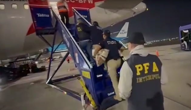Así dejaba Perú el prófugo. Llegó a Argentina el 1 de diciembre pasado custodiado por la PFA