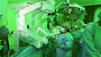 Mediante el uso de la cirugía robótica salvan en Panamá el riñón de un paciente de 89 años que padecía cáncer renal