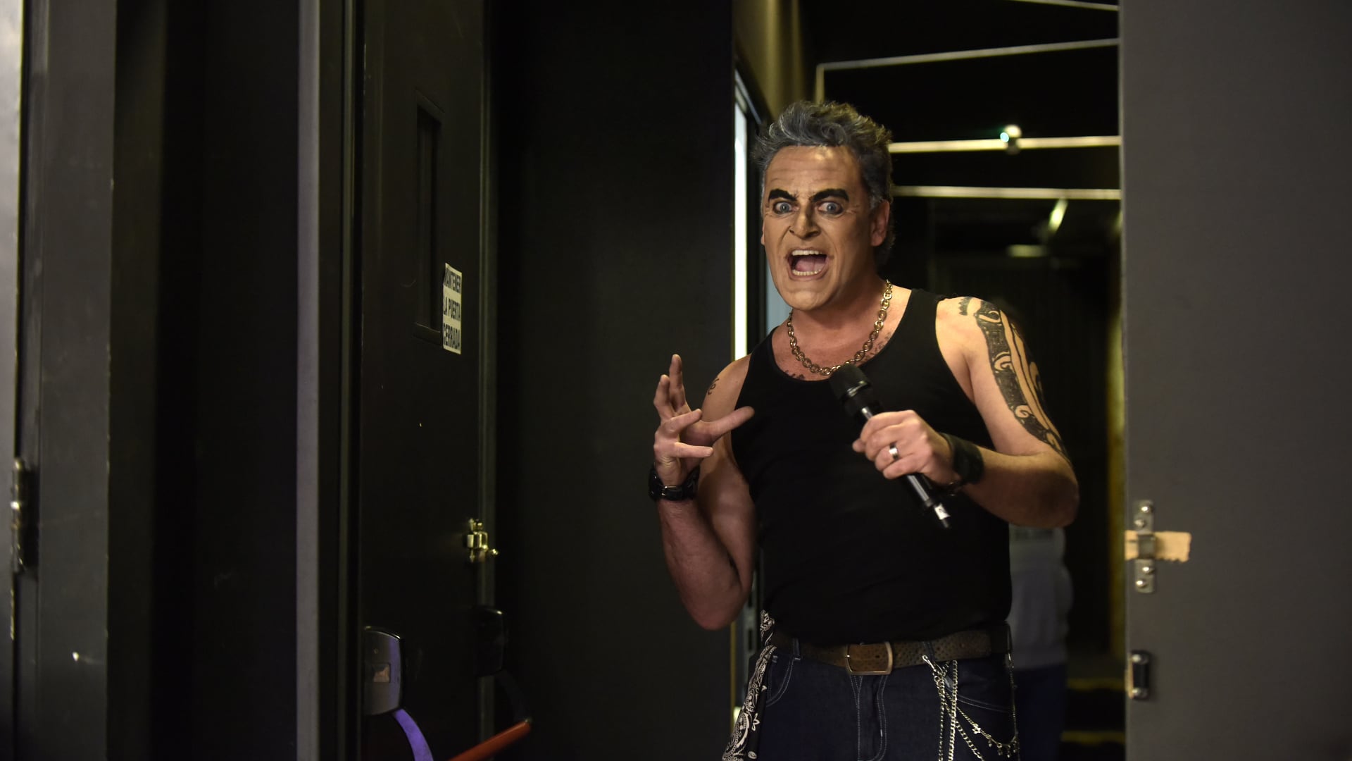 Roberto Peña divirtió personificando a Robbie Williams en el debut de Dale Match (Gustavo Gavotti)