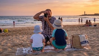 Guerra de fotos tras el divorcio: ¿puede un padre o una madre subir fotos de sus hijos a Instagram si su expareja se opone?