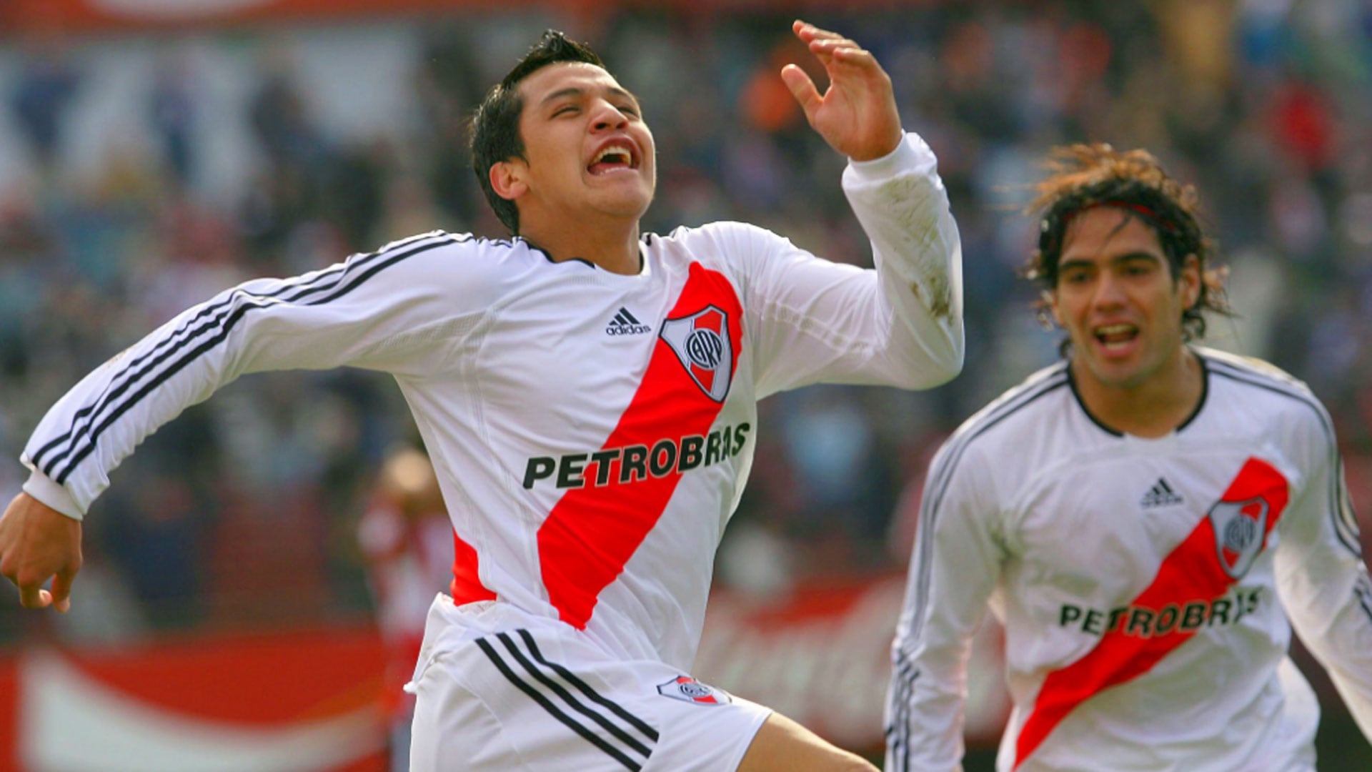 El último club fuera de Europa para Alexis fue River Plate, donde jugó a préstamo antes de partir a Udinese