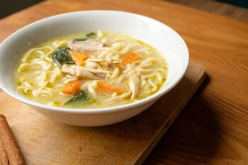 Sopa de marisco (Adobe Stock)