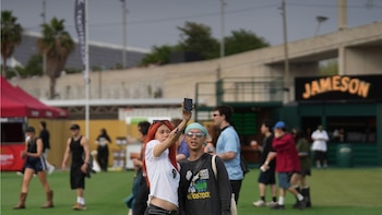 Decenas de personas durante la primera jornada del Primavera Sound Barcelona 2026.