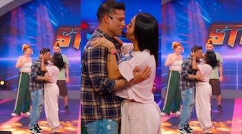Tres fotografías contiguas de Dayanita y Christian Domínguez abrazados y besándose en un plató de televisión.