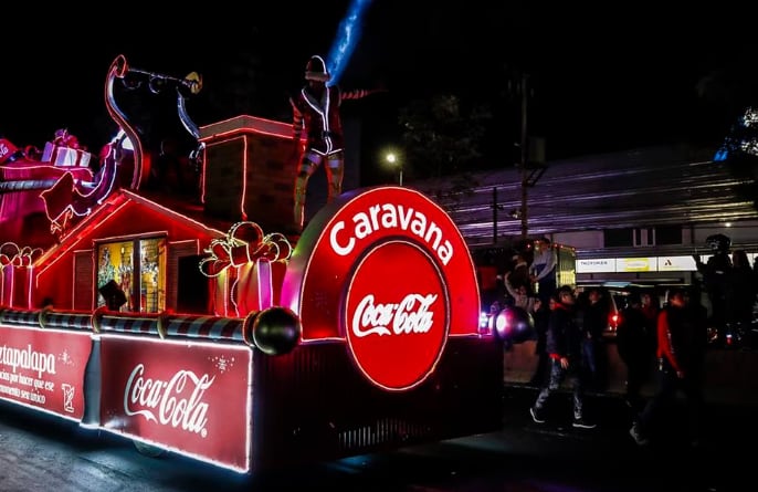 Este año Coca-Cola cuenta con la iniciativa “Celebra a quienes Dan” busca sorprender y acercar la magia navideña a quienes más lo necesitan. - crédito Especial