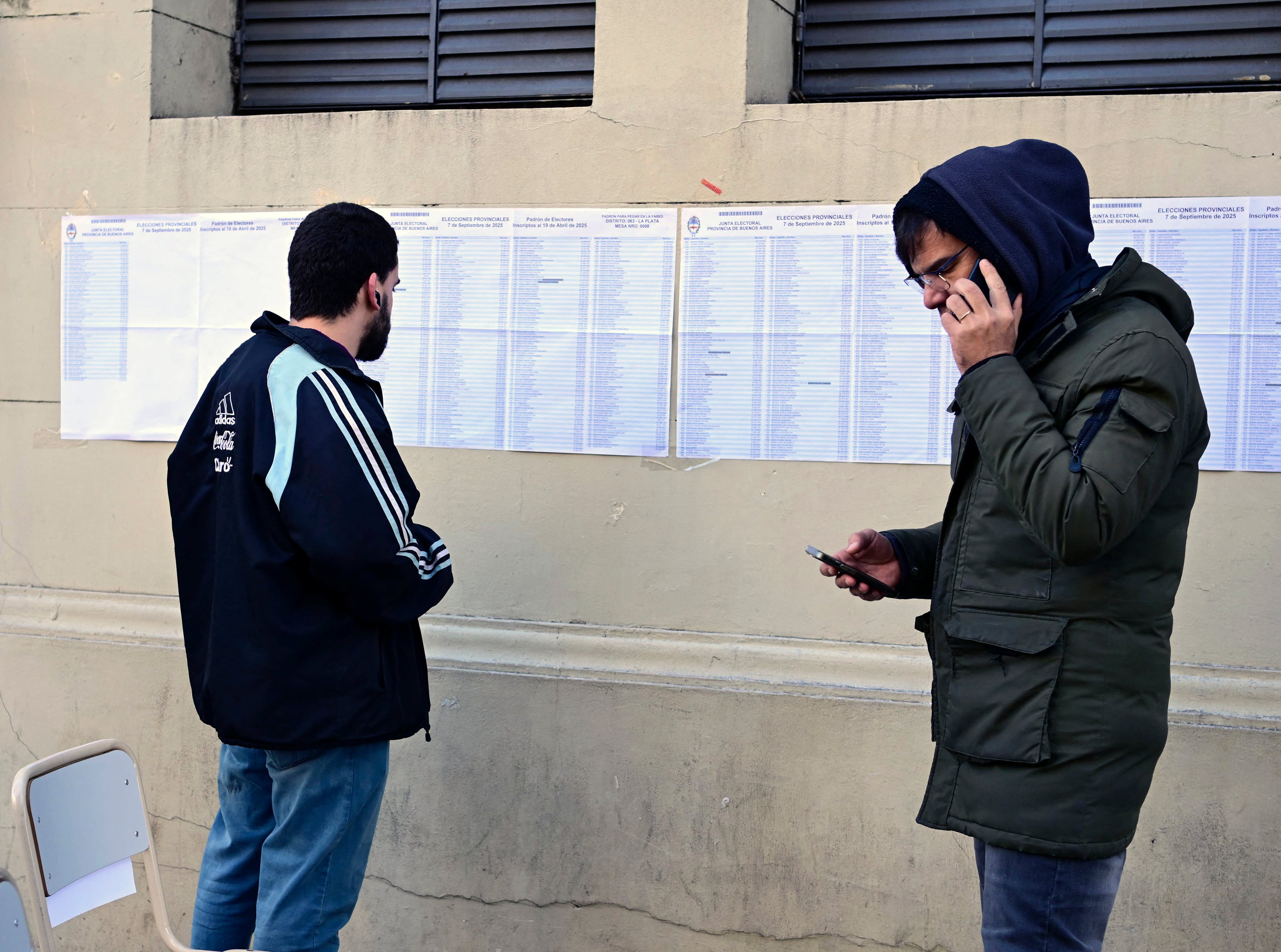 La intención de voto total entre los jóvenes encuestados ubica al peronismo con 67% y a La Libertad Avanza con 25%.(Photo by AFP)