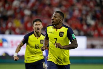 Pervis Estupiñán, jugador ecuatoriano, es