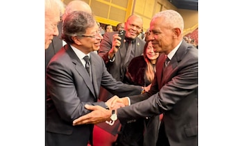 El presidente Gustavo Petro saludó