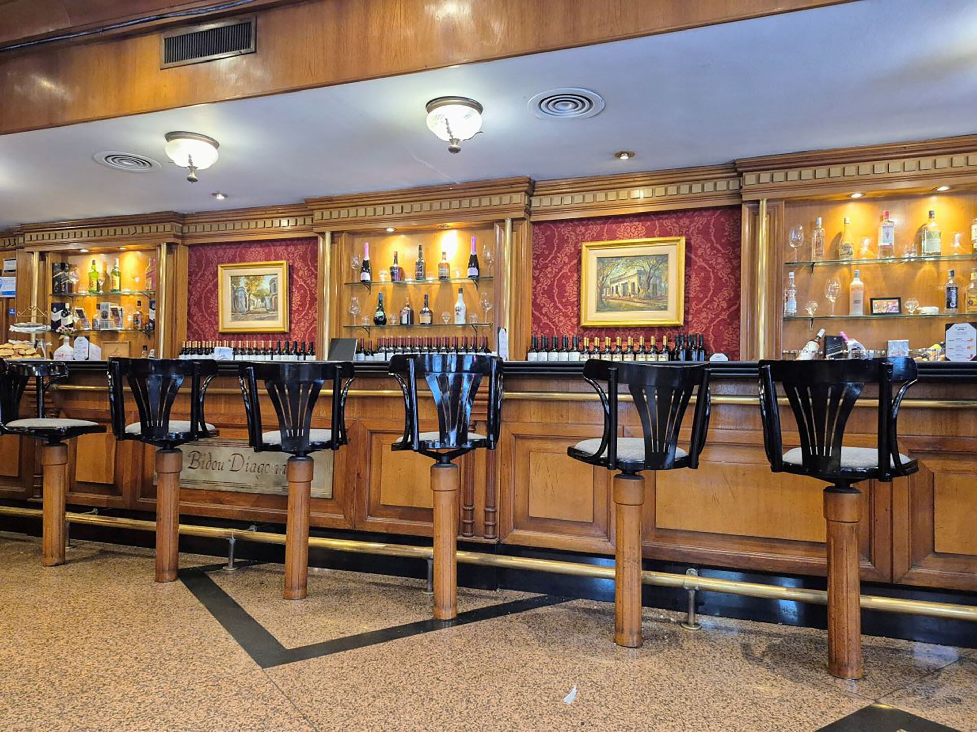 La cadena Bidou cuenta con cinco locales en el barrio de San Nicolás, cada uno con identidad propia y fuerte arraigo territorial