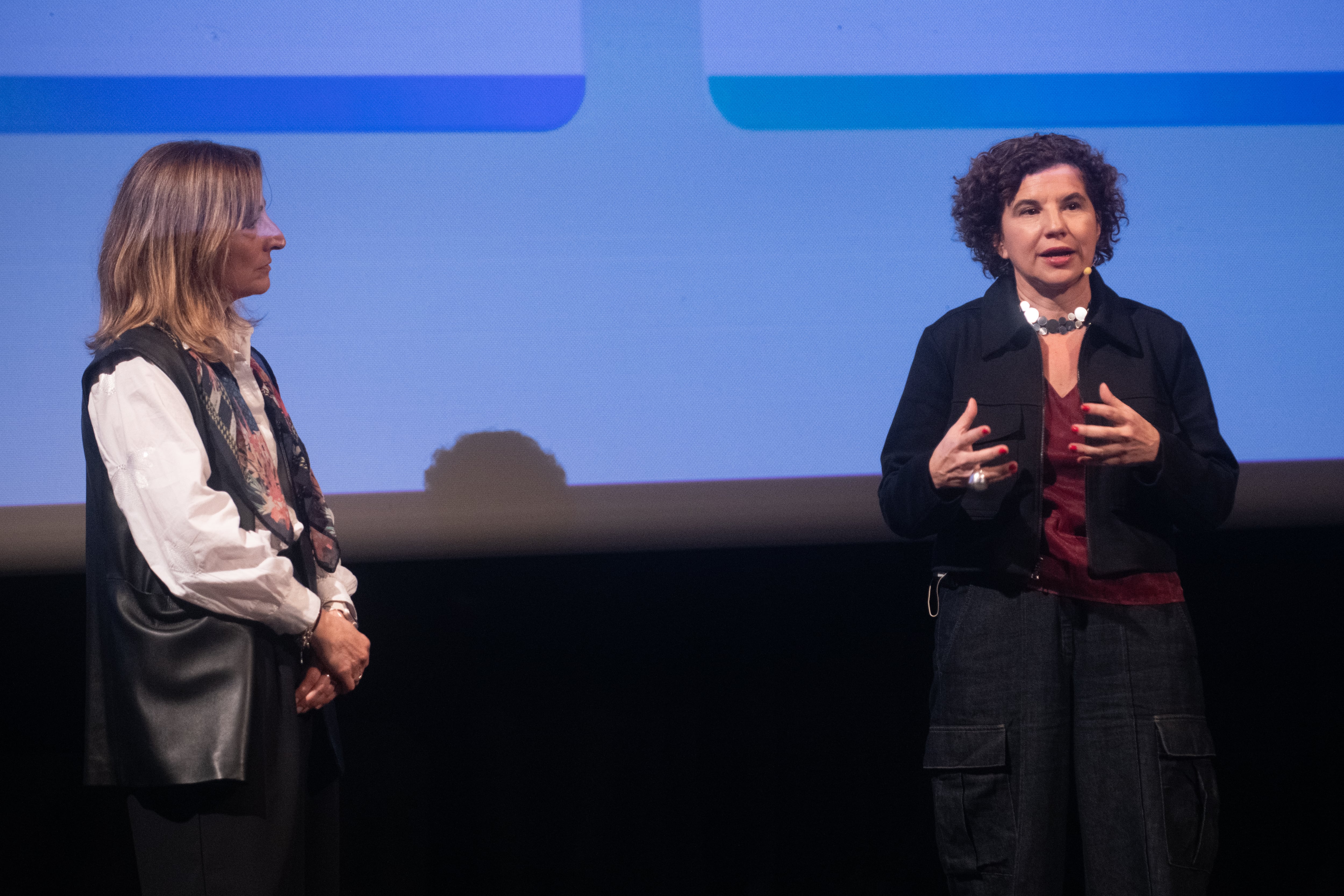 Cristina Lorenzo, ex vicepresidenta para América Latina de Oracle, y Julia Pomares, cofundadora y directora del capítulo LATAM de The Global Initiative for Digital Empowerment (GIDE). Jaime Olivos