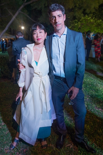 Los actores Débora Nishimoto y