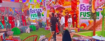 La agrupación interpretó una canción