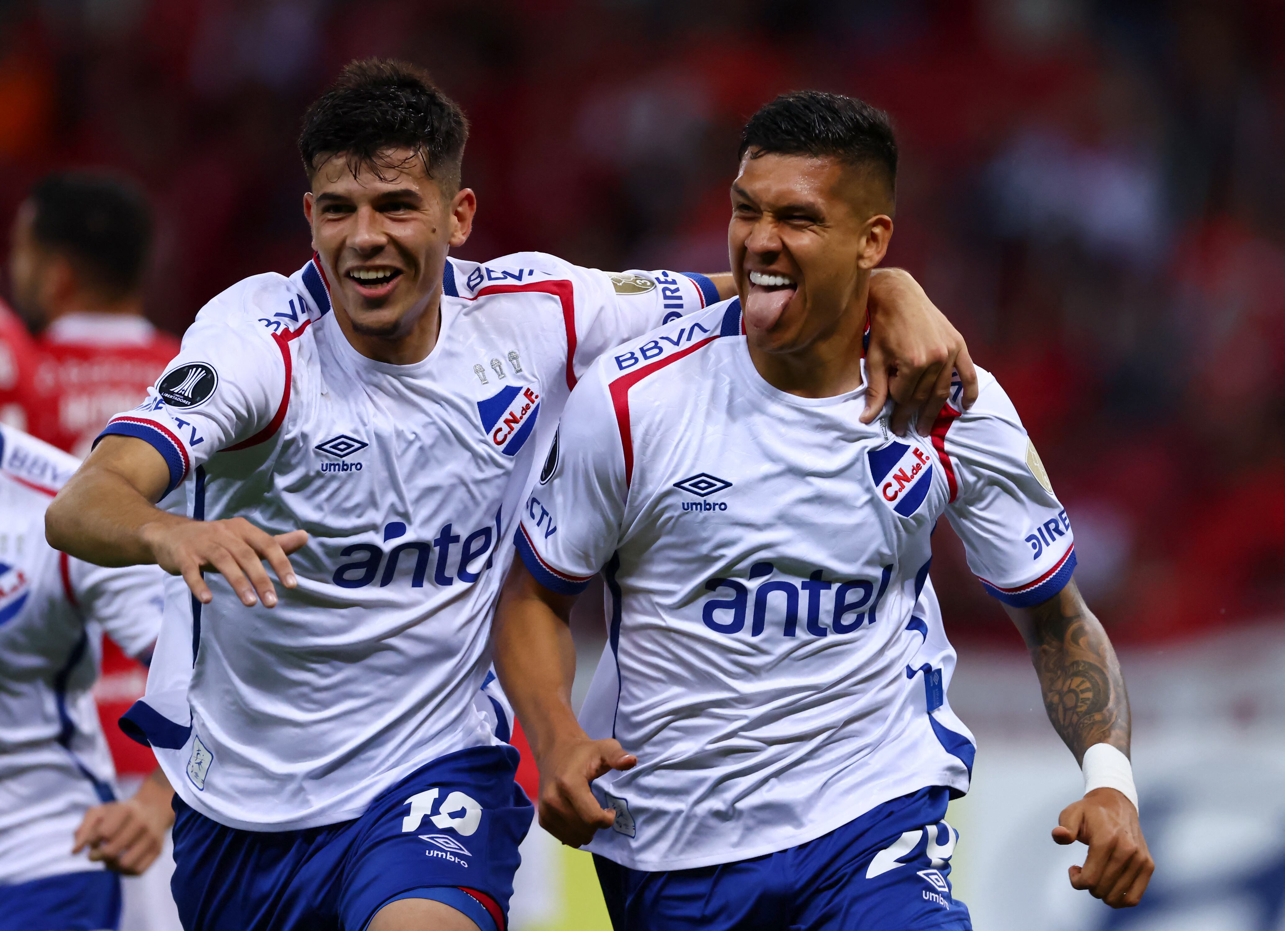 Julián Millán marcó cinco goles y dio tres asistencias, siendo defensor central, con el Club Nacional de Football - crédito REUTERS/Diego Vara