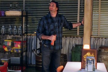 Scott Patterson vinculó su infancia en la cultura de diners del sur de Nueva Jersey con el universo de comida reconfortante de Gilmore Girls - (Hulu)