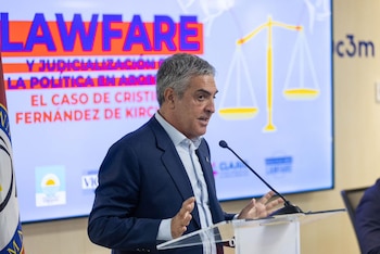 Gregorio Dalbón durante una ponencia sobre el “lawfare”